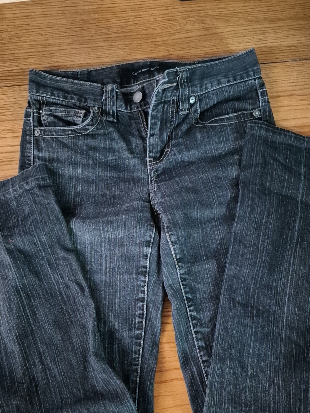 Calvin Klein Jeans Women’s Straight Leg in Dark Gray Wash